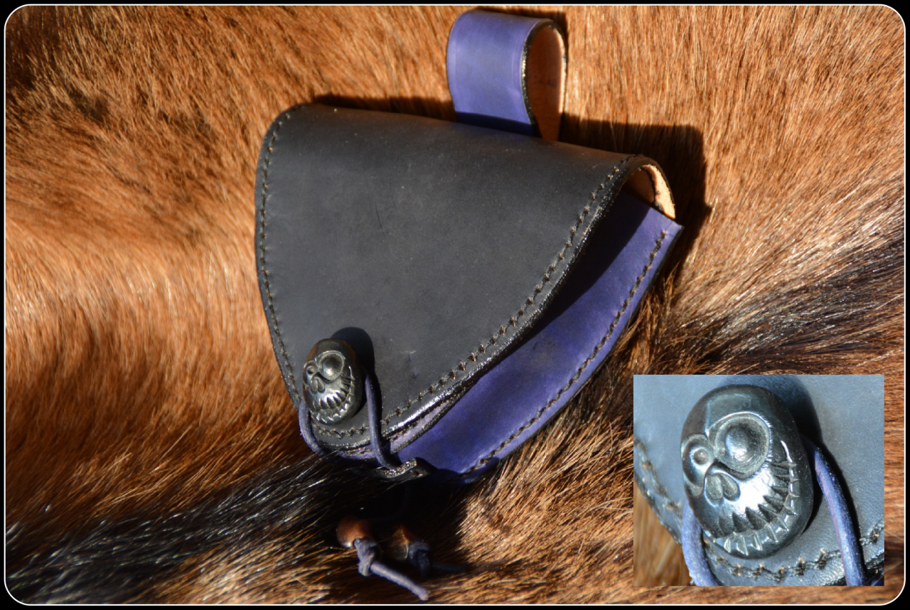 escarcelle bleue et noire modèle unique