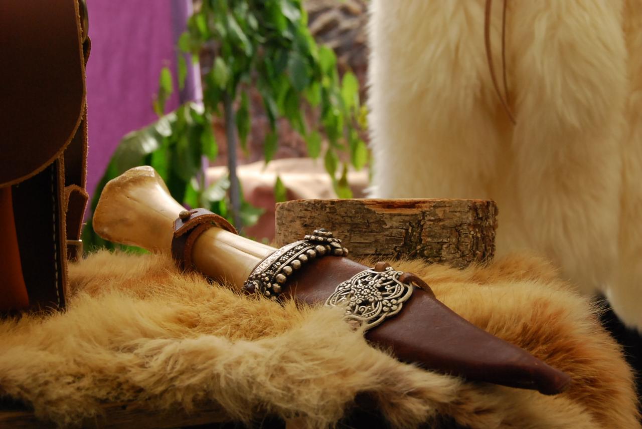 Couteau en fémur de cerf